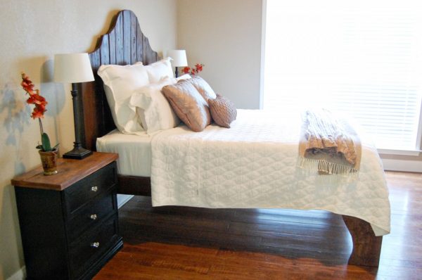 rustic wood bed and headboard tutorial, The Accent Piece on Remodelaholic