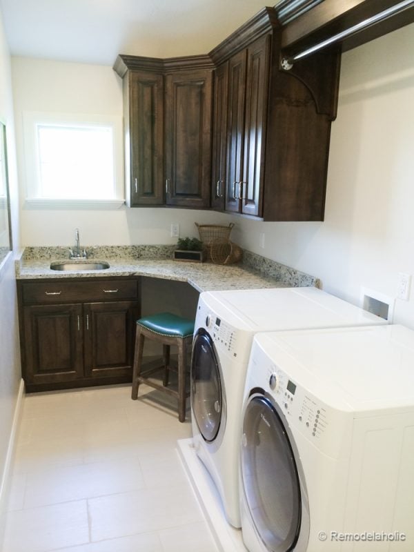 Simple laundry room idea. Fabulous Laundry room design ideas from @Remodelaholic